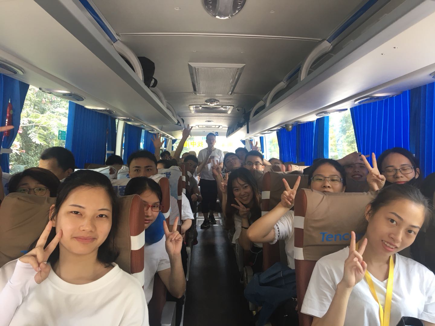 五月奋斗季，新零售聚力团建，挥动青春