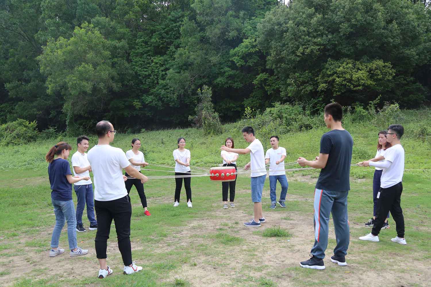 五月奋斗季，新零售聚力团建，挥动青春
