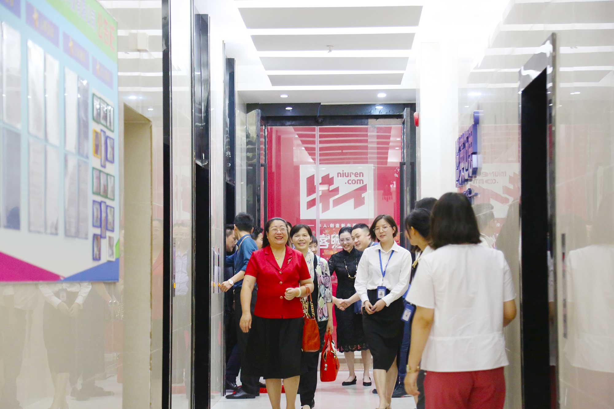 犀牛云，网站建设，犀牛云集团与湖南女子学院携手校企合作，互利共赢育英才